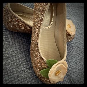 Joyfolie gold sparkle ballet flat with flower